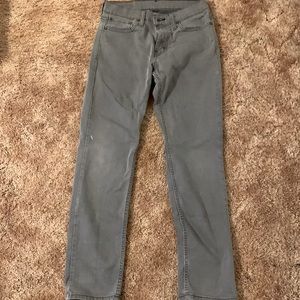 Gray Levi’s jeans